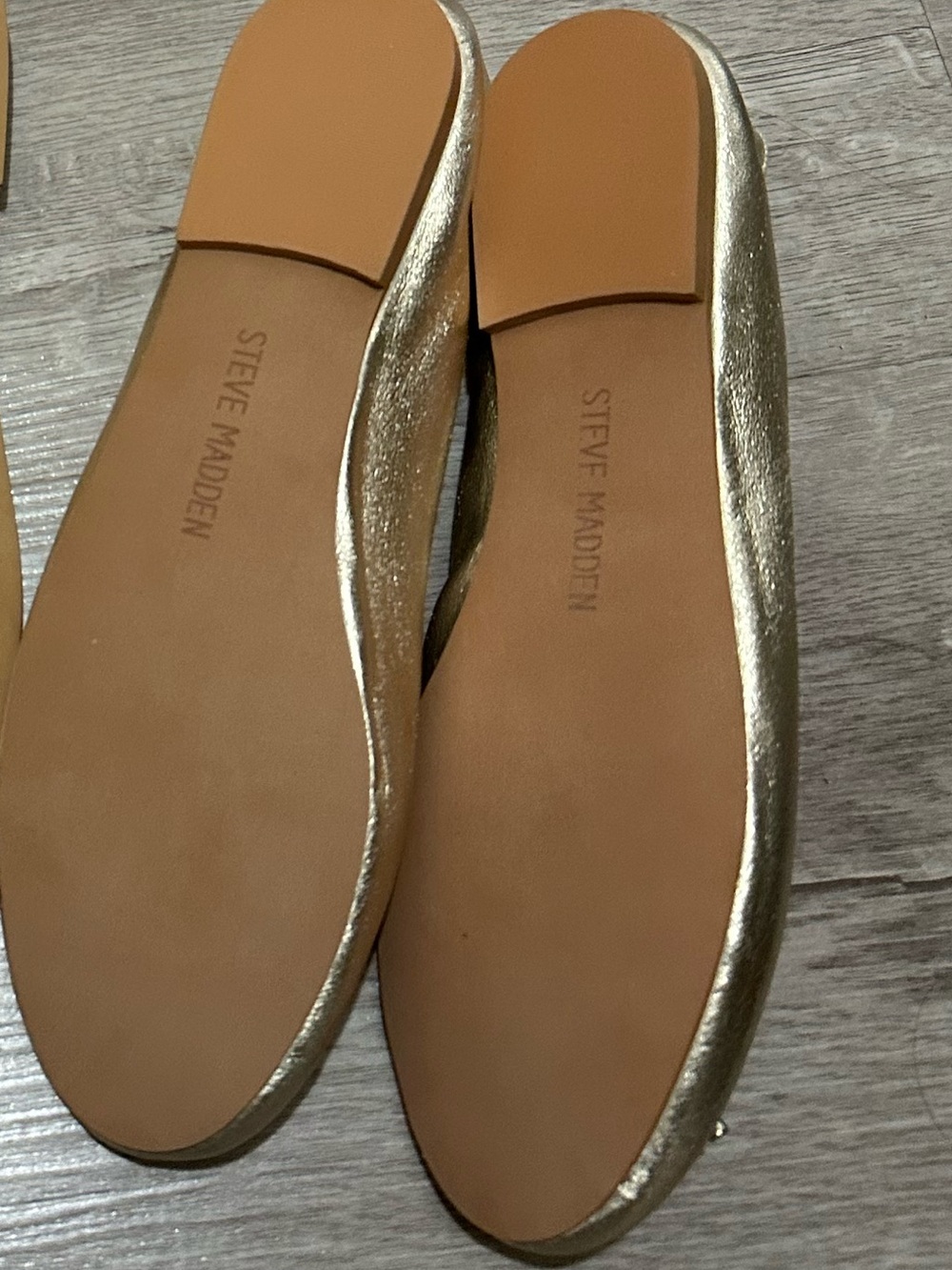 Steve Madden Gold Ballet Flats - Classic Bow Detail - Picture 2 of 2